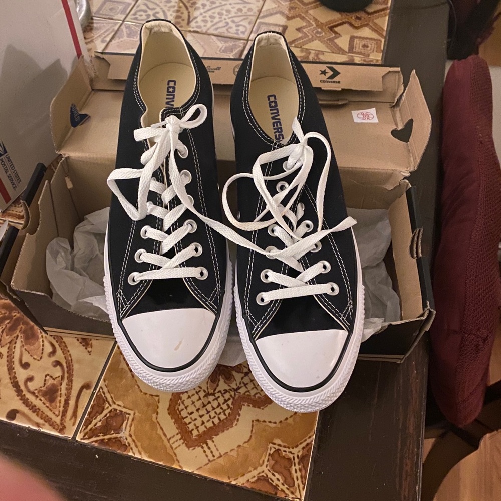 Unisex All Star Converse-Men’s size 11/Women’s size 13 - new